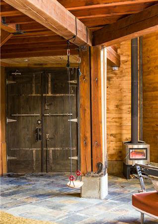 Off-grid house nelson bc